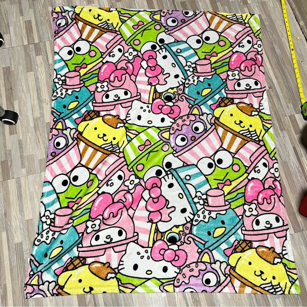 💖Northwest Hello Kitty and Friend Pastel Blanket Cupcake Version